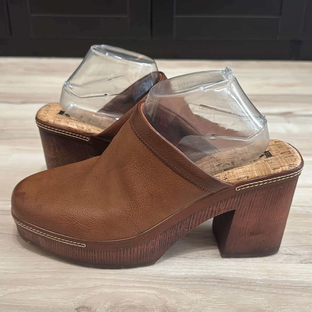 KORKS LORI BLOCK HEELED CLOGS - image 3